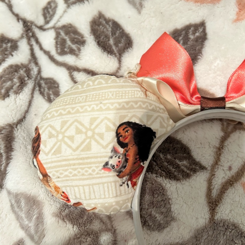 Disney Red and Cream Hair Bow Accessory - Picture 7 of 8